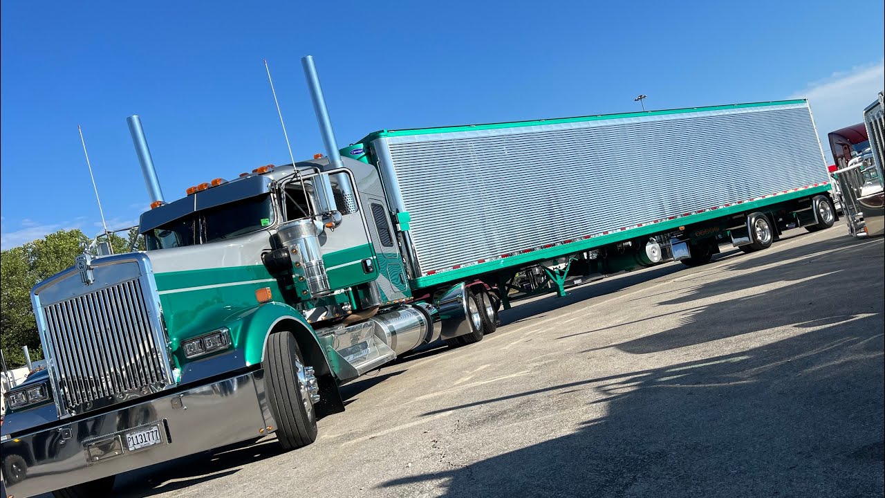 Power And Prestige Kenworth Aerocab W900 Shines At Truck Show Driver