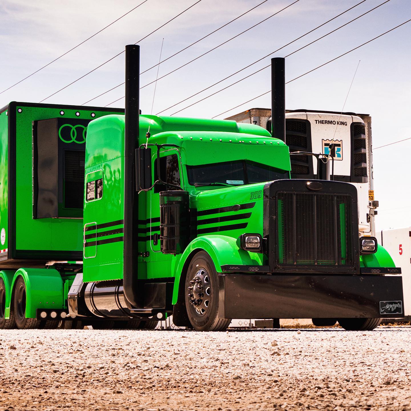 Rolling Legend: The Ultimate Custom Peterbilt 379 - Driver First