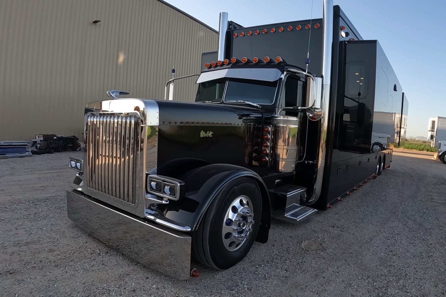 Ultimate Masterpiece: The Most Extreme Custom Peterbilt 389 Ever Built ...